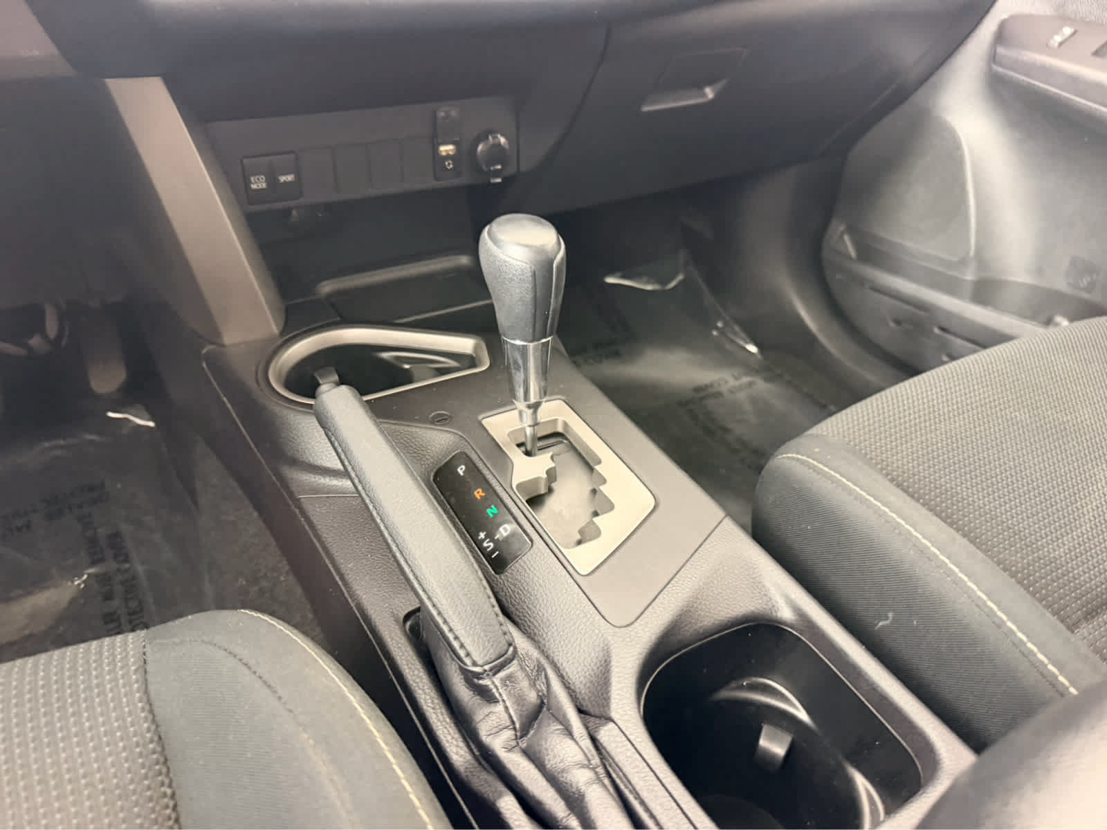 Used 2018 Toyota RAV4 XLE FWD image 13