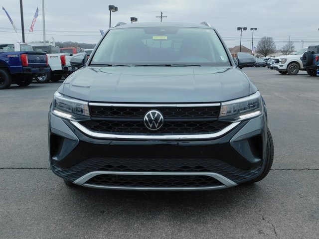 Used 2024 Volkswagen Taos SE image 3