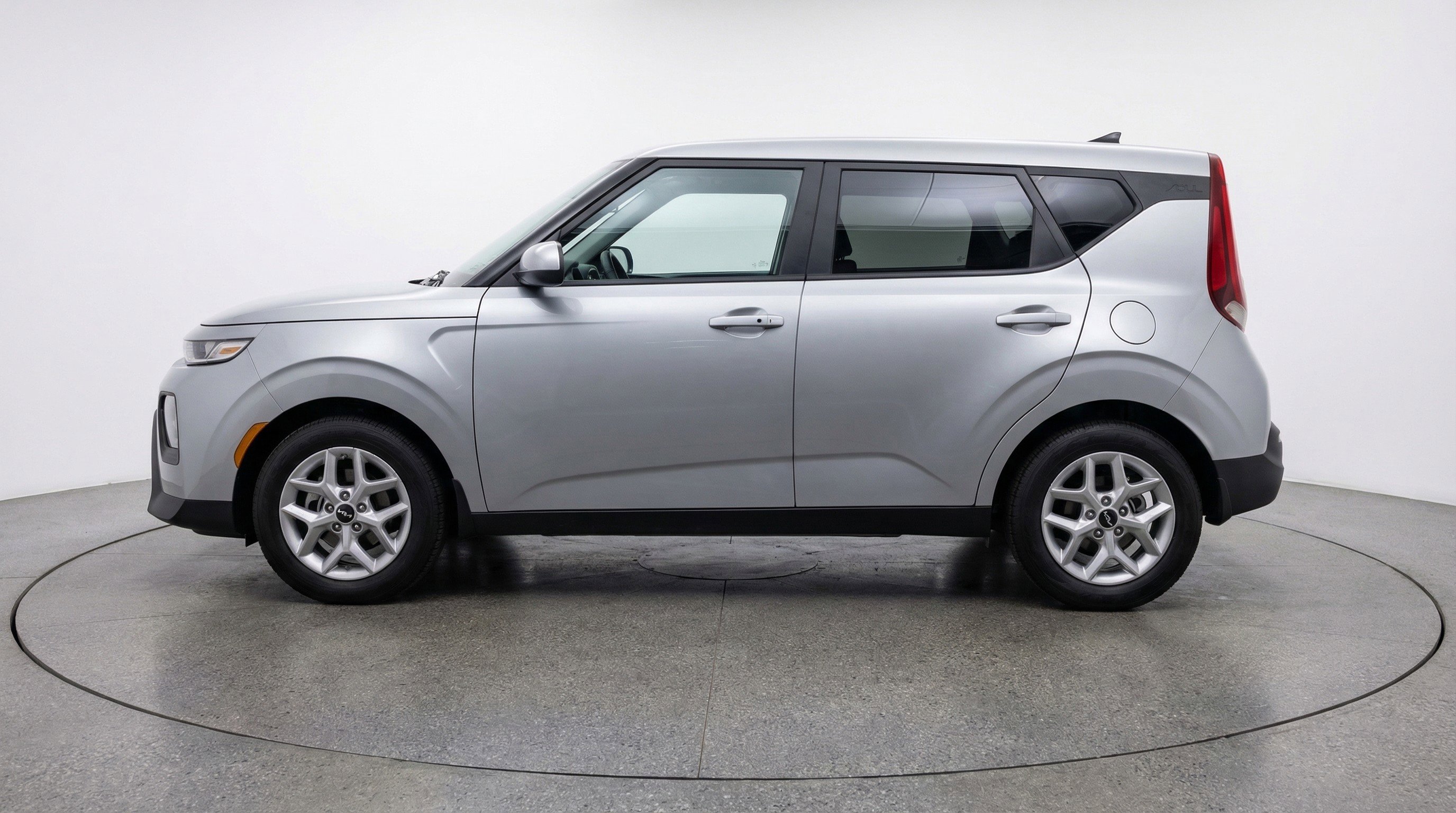 Used 2025 Kia Soul LX w/ LX Technology Package image 5