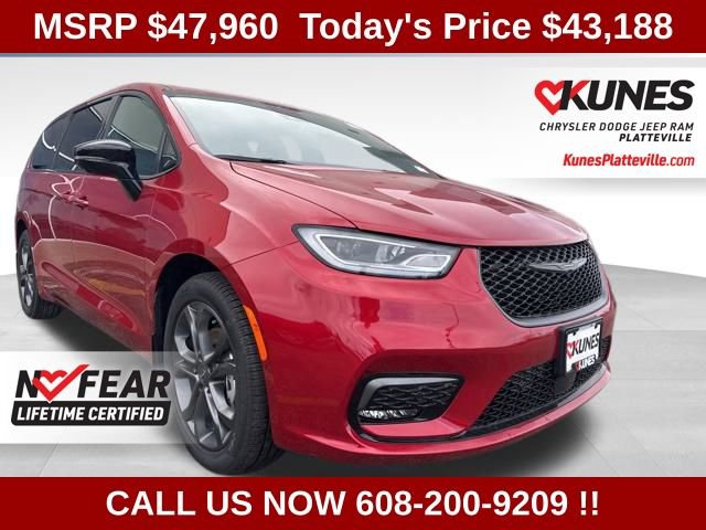 New 2026 Chrysler Pacifica Select
