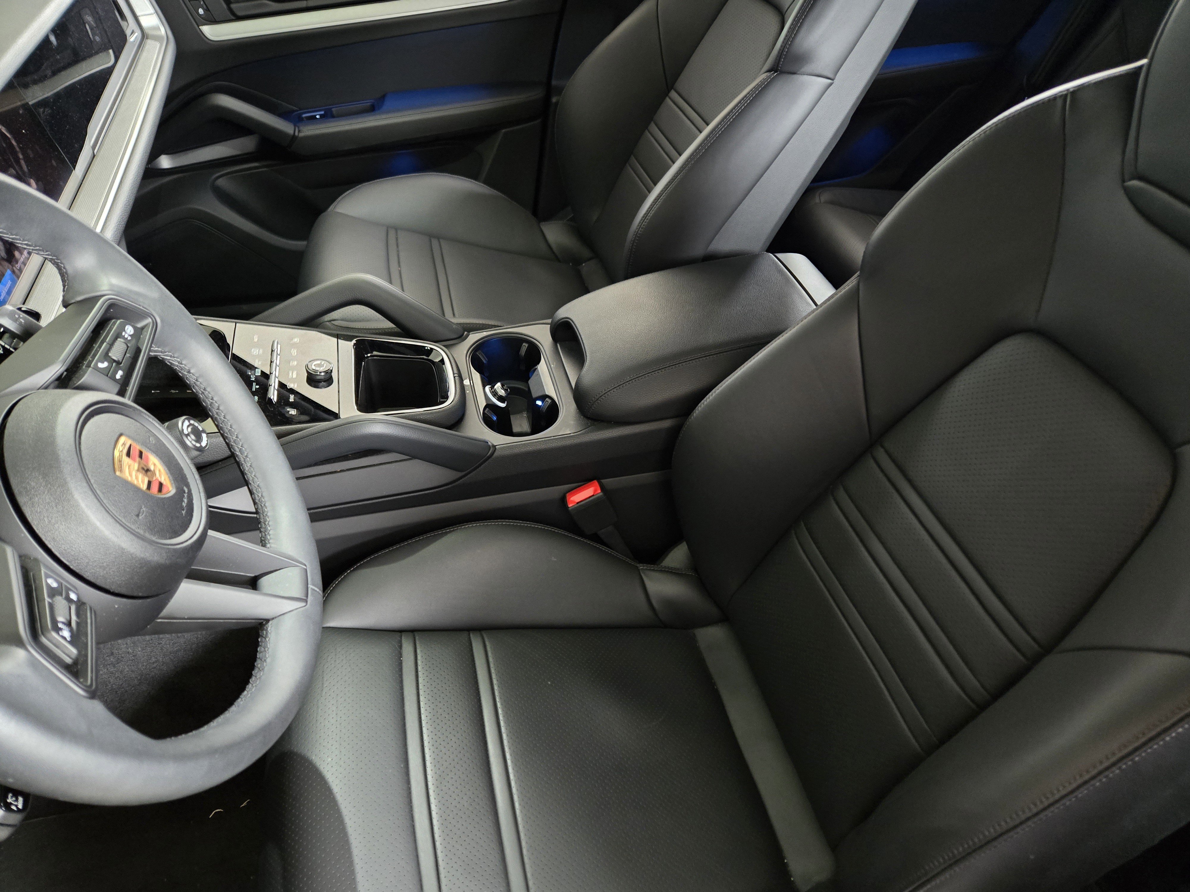 Certified 2025 Porsche Cayenne Coupe image 6