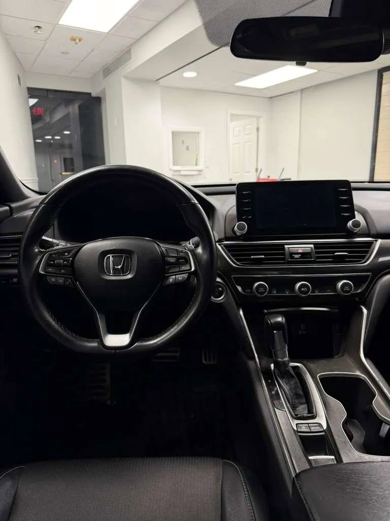 Used 2018 Honda Accord Sport image 11