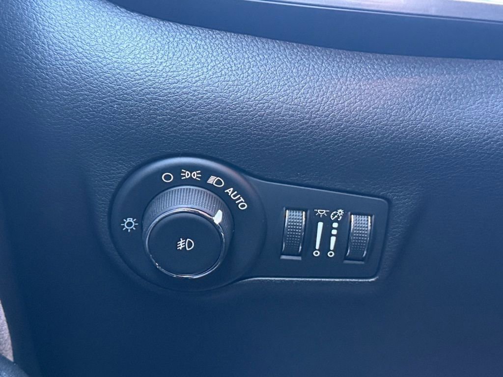 Used 2022 Jeep Compass Latitude image 11