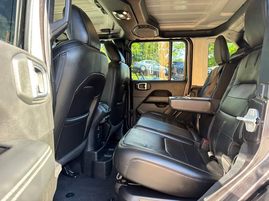Used 2022 Jeep Wrangler Unlimited Sahara w/ Cold Weather Group AWD/4WD image 15