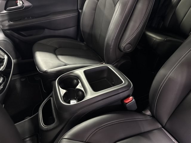 New 2026 Chrysler Pacifica Select AWD/4WD image 28