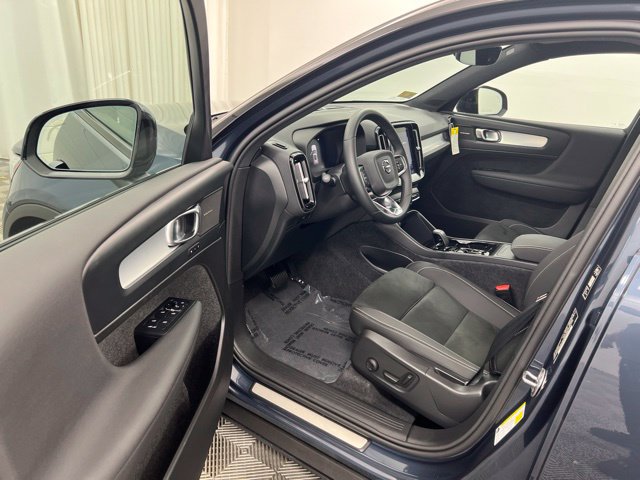 New 2026 Volvo XC40 B5 Ultra w/ Protection Package Premier AWD/4WD image 11