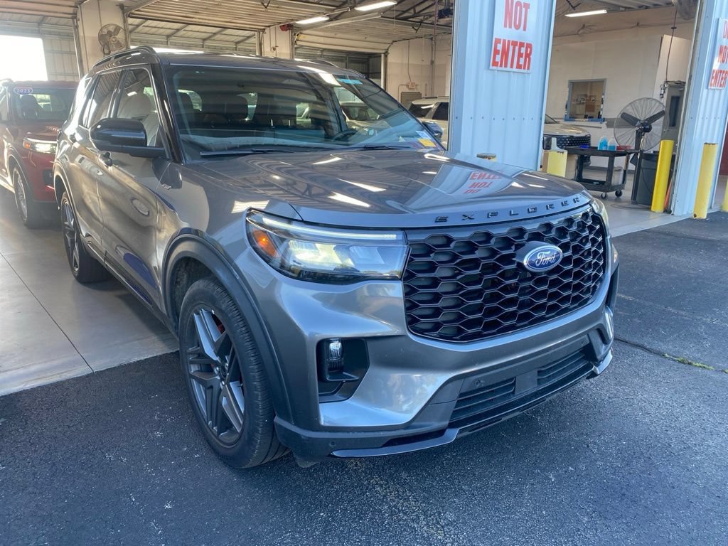 Certified 2025 Ford Explorer ST-Line w/ ST-Line Street Pack AWD/4WD image 1