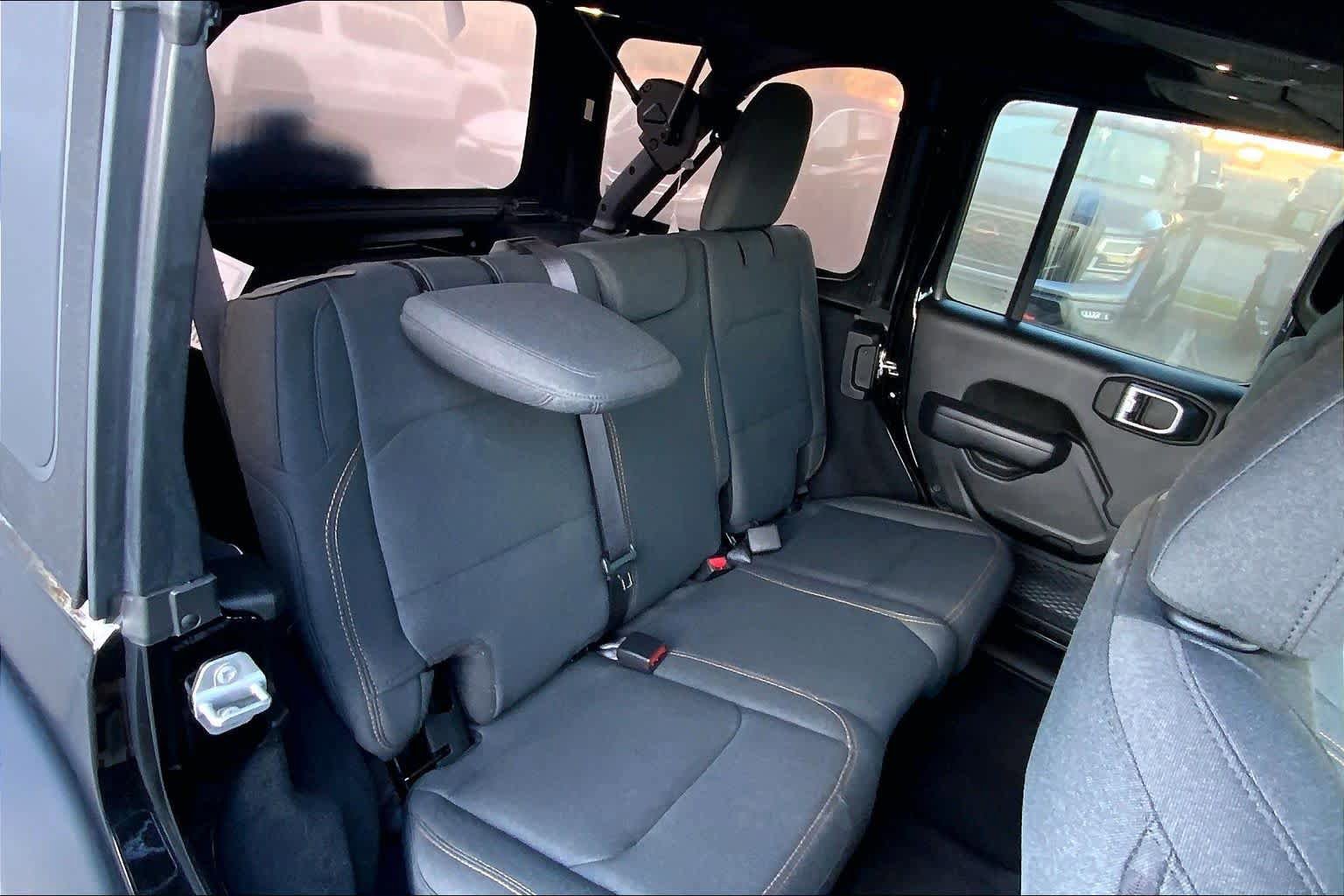 Used 2024 Jeep Wrangler Unlimited Sport AWD/4WD image 19