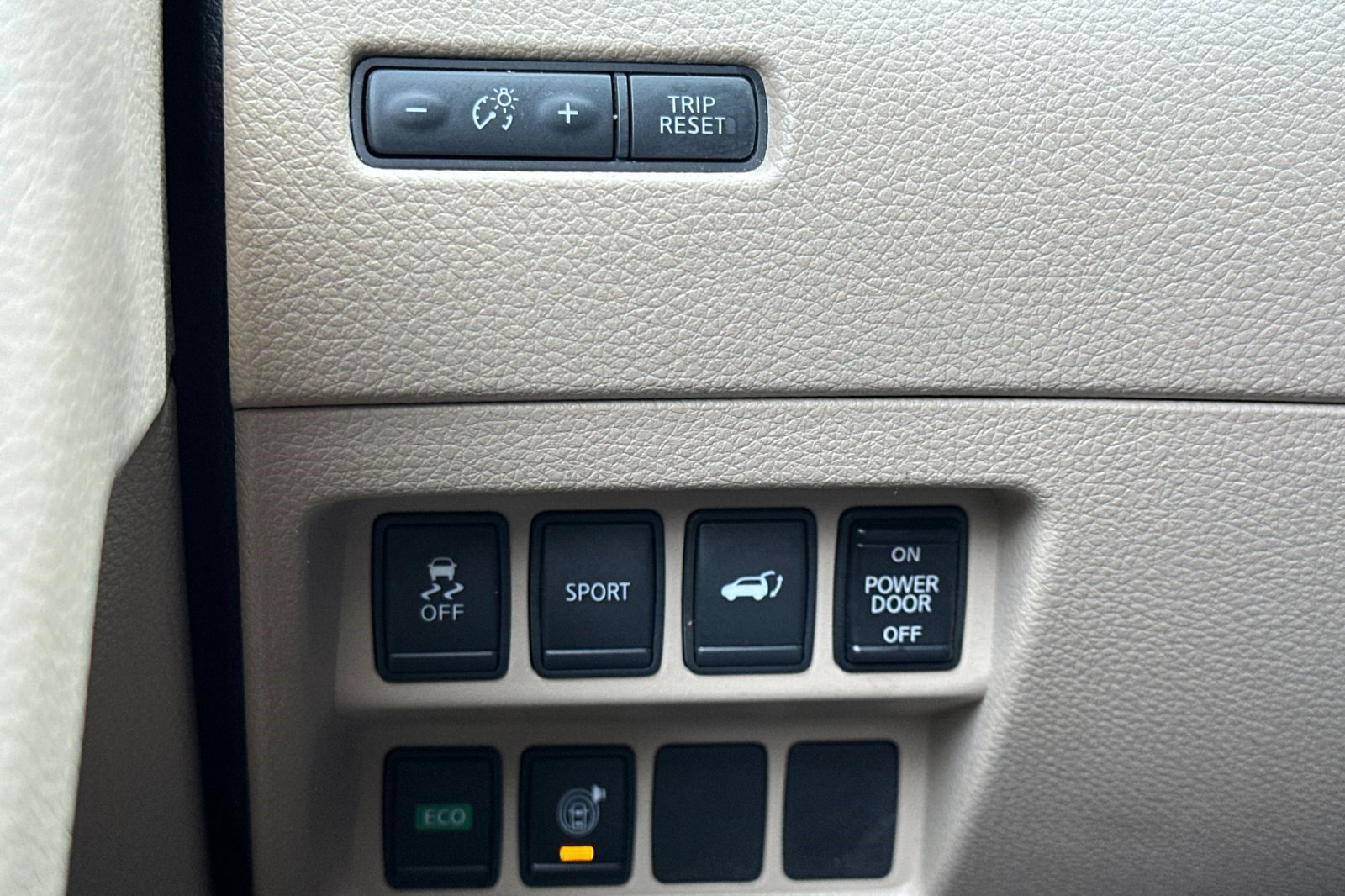 Used 2016 Nissan Rogue SV w/ SV Premium Package image 37