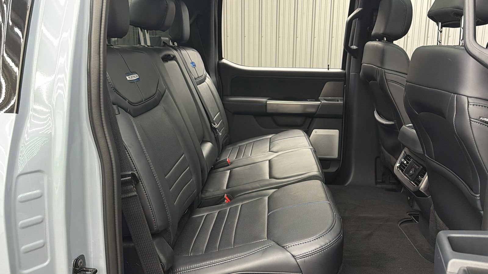 Used 2026 Ford F450 Platinum w/ FX4 Off-Road Package image 43