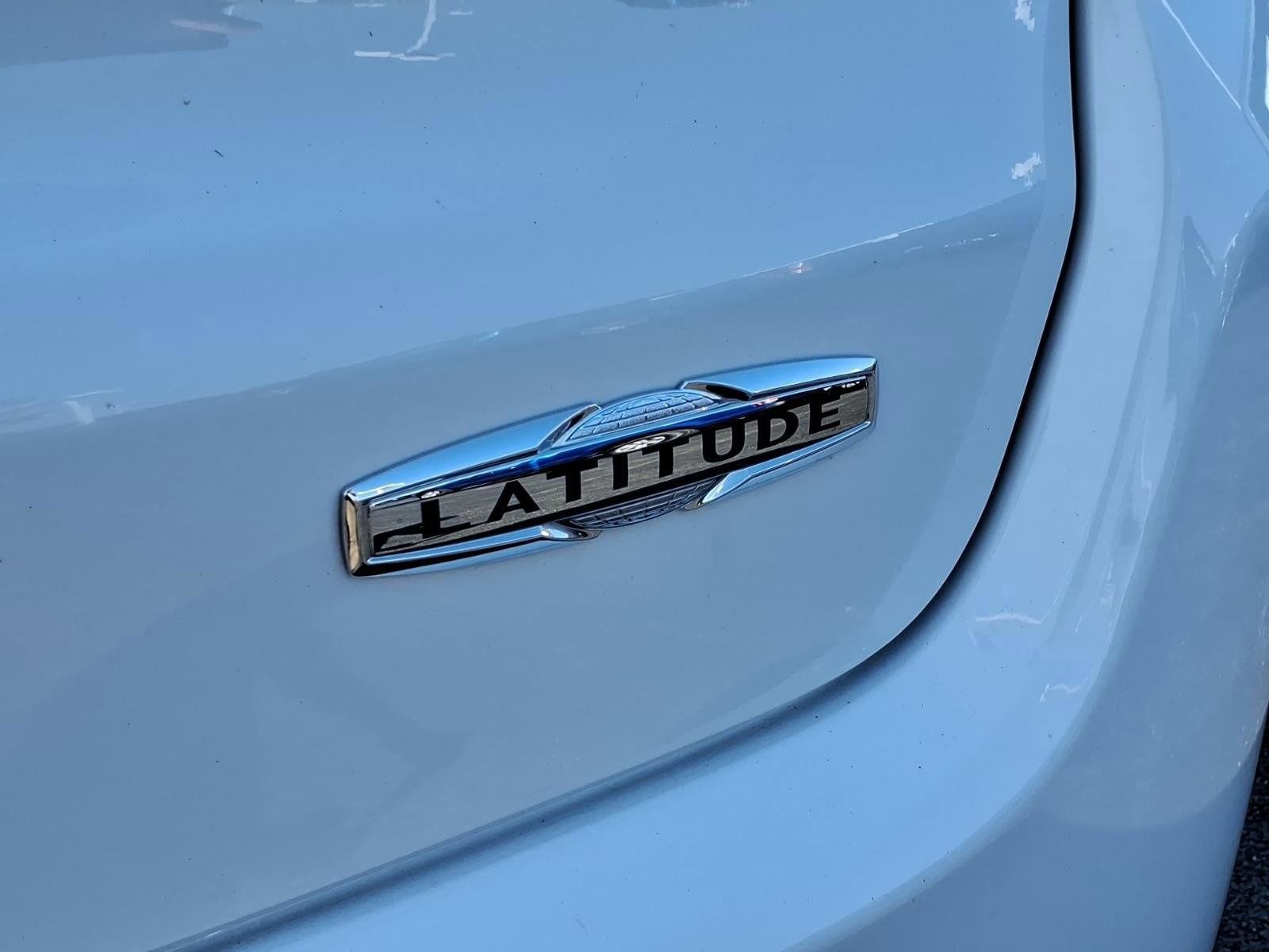 Used 2025 Jeep Compass Latitude image 26