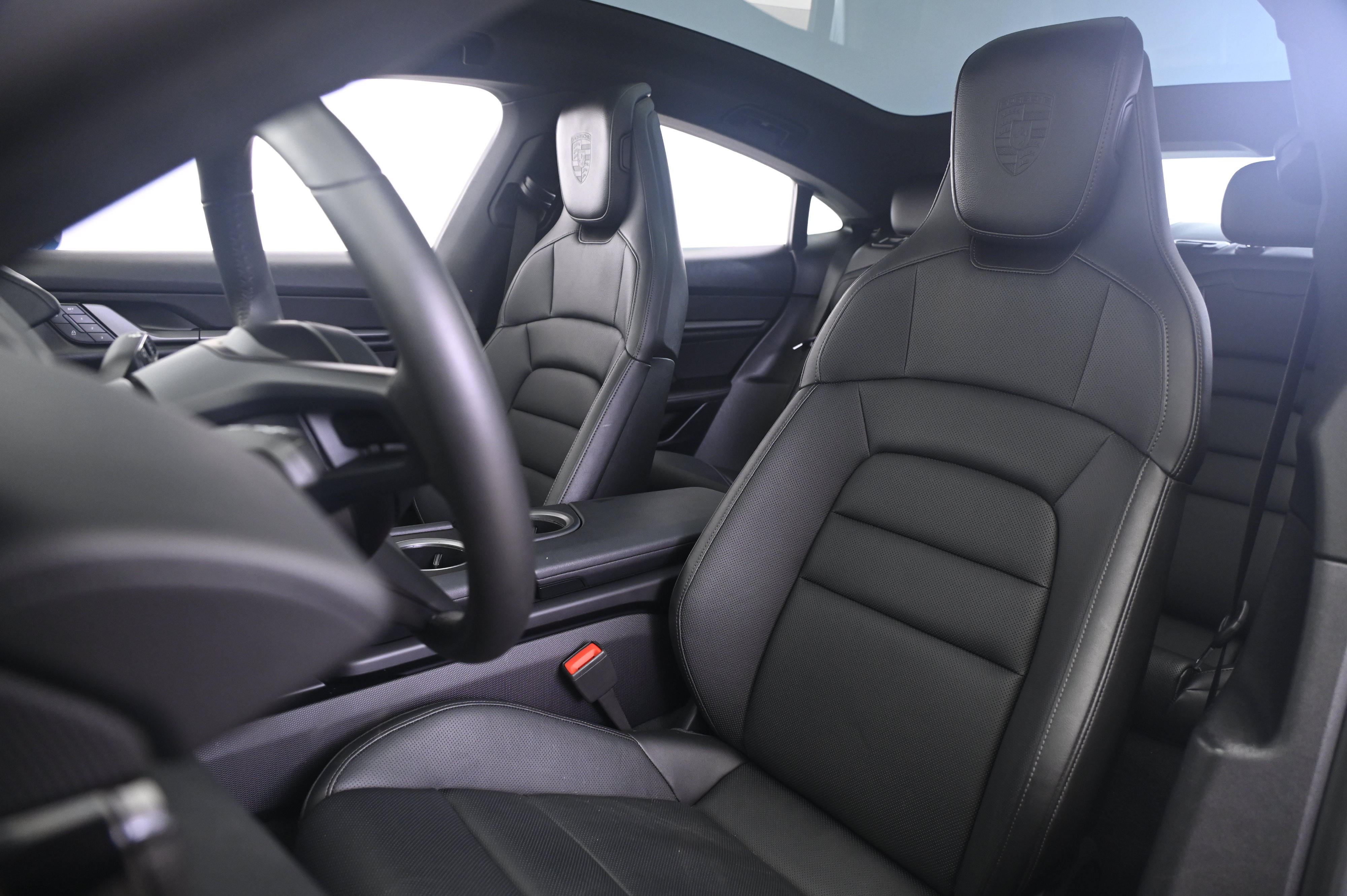 Certified 2025 Porsche Taycan 4S AWD/4WD image 30