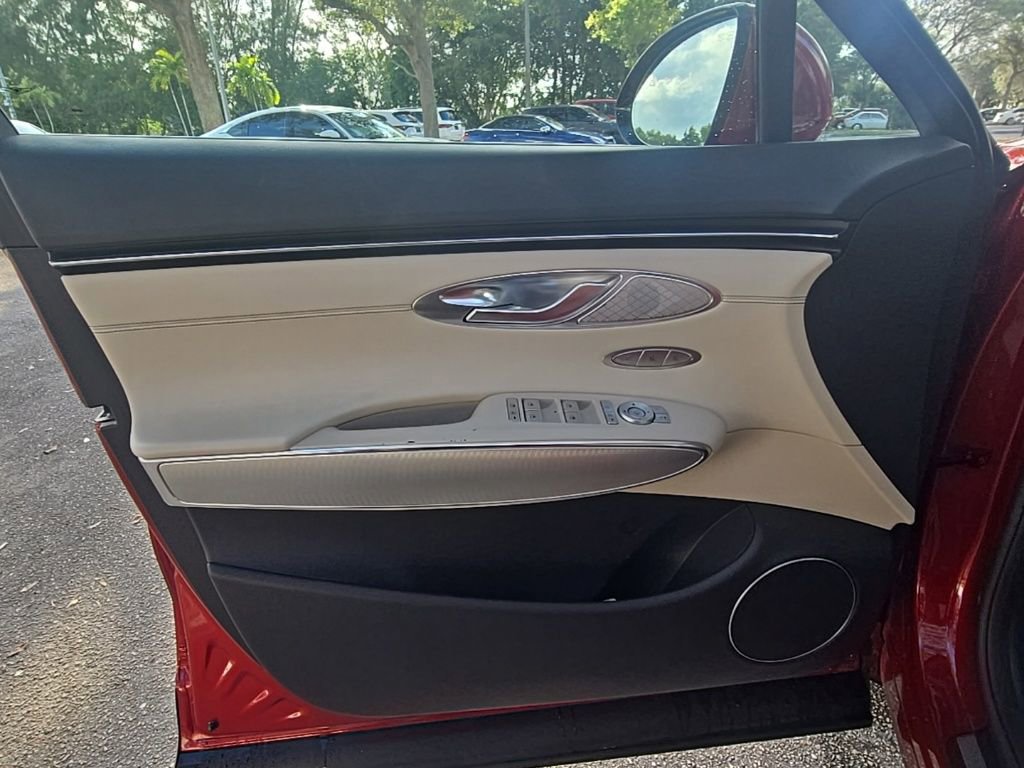 Used 2023 Genesis GV70 2.5T w/ Select Package image 10