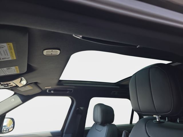 Used 2025 Land Rover Range Rover Sport SE image 32