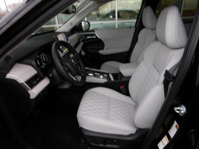 New 2025 Mitsubishi Outlander SEL image 15