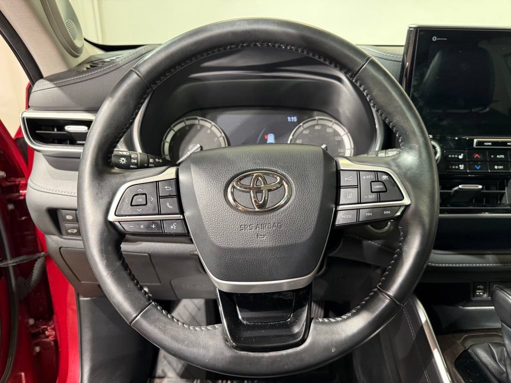 Used 2022 Toyota Highlander Platinum AWD/4WD image 25