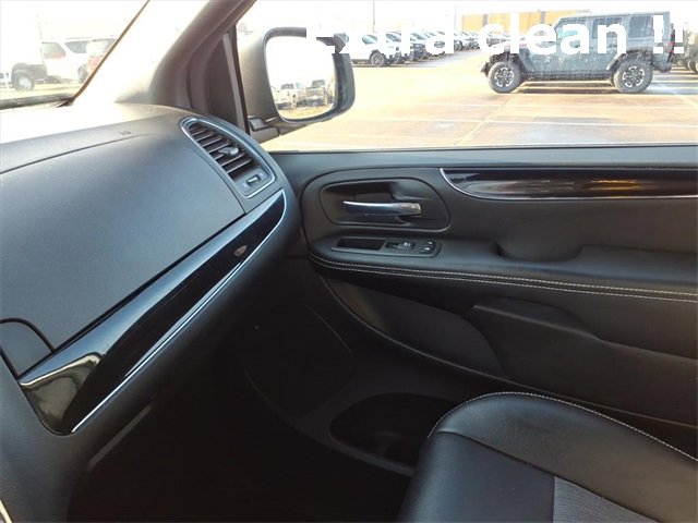 Used 2014 Chrysler Town & Country S image 19