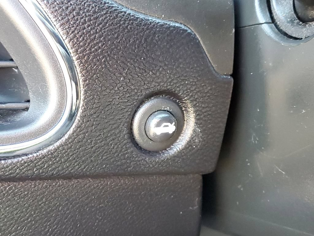 Used 2013 Chrysler 200 Touring FWD image 19
