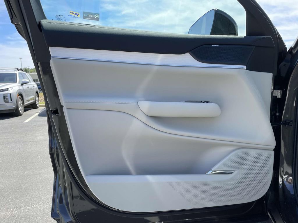 New 2025 Volvo EX90 Plus w/ Protection Package Premier image 6