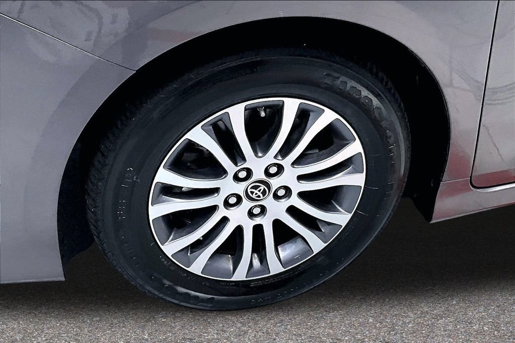 Certified 2020 Toyota Sienna XLE Premium FWD image 36