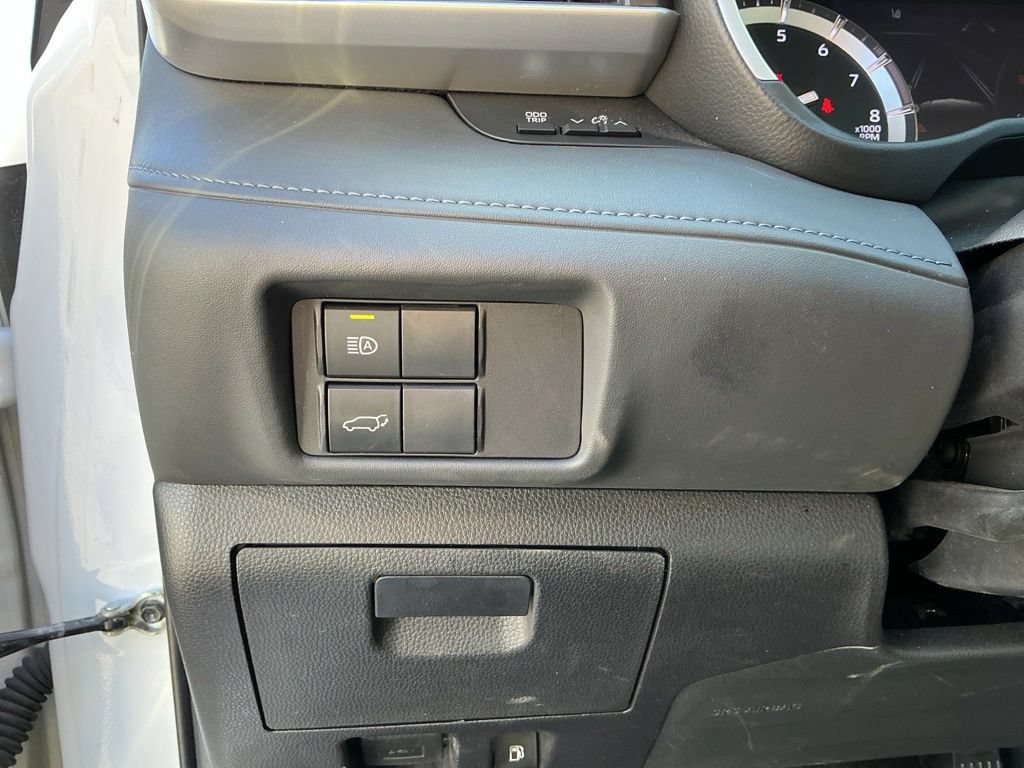 Used 2022 Toyota Highlander XLE AWD/4WD image 12