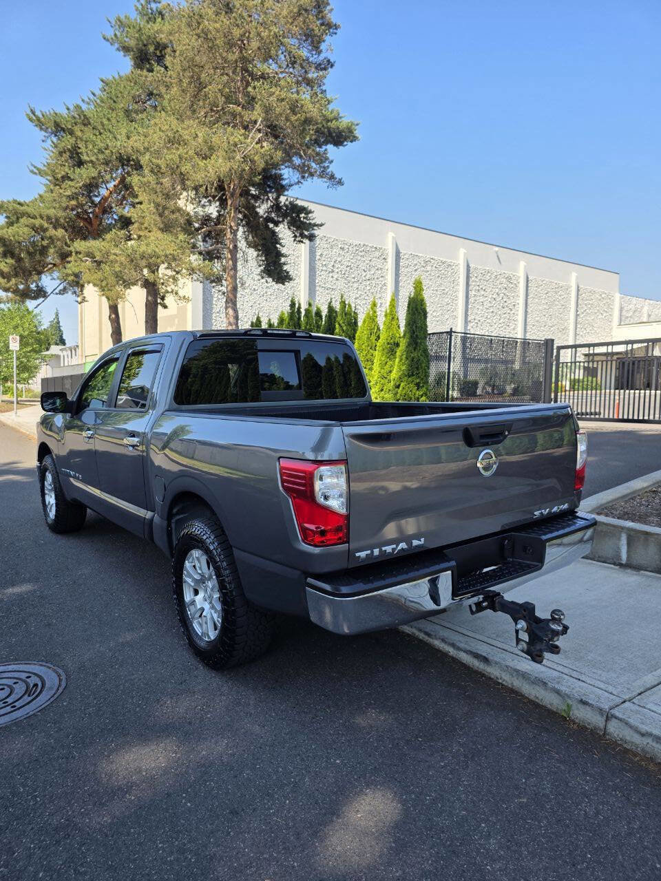 Used 2019 Nissan Titan SV image 7