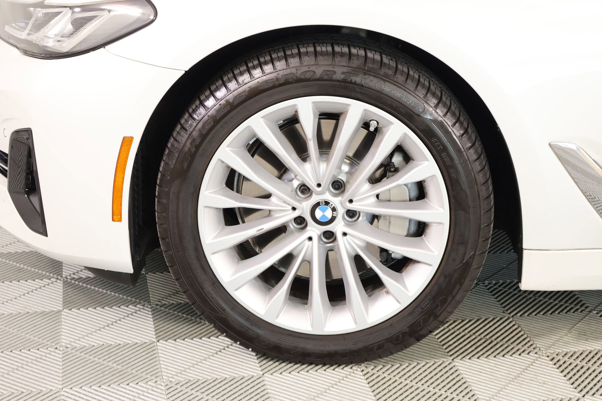 Used 2023 BMW 530i w/ Premium Package image 19