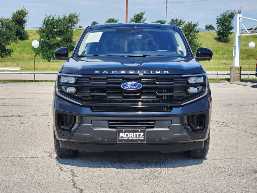 Used 2025 Ford Expedition Max Active AWD/4WD image 2