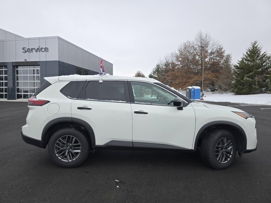 Used 2024 Nissan Rogue S image 14