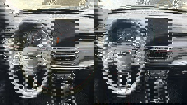 Used 2025 Jeep Compass Trailhawk w/ Trailhawk Convenience Group AWD/4WD image 28