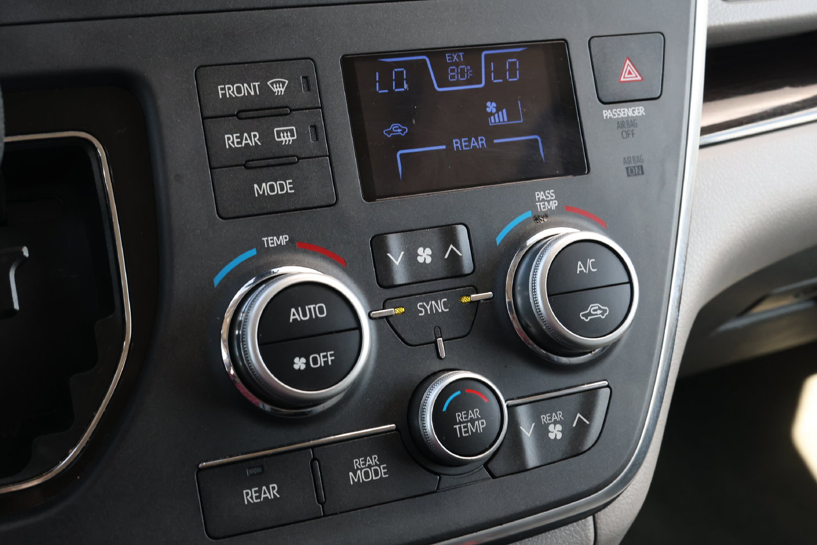 Used 2019 Toyota Sienna XLE FWD image 22