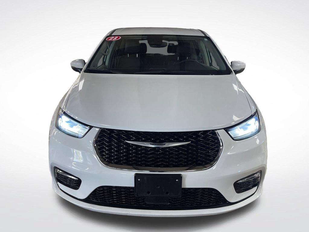 Used 2023 Chrysler Pacifica Touring-L FWD image 9