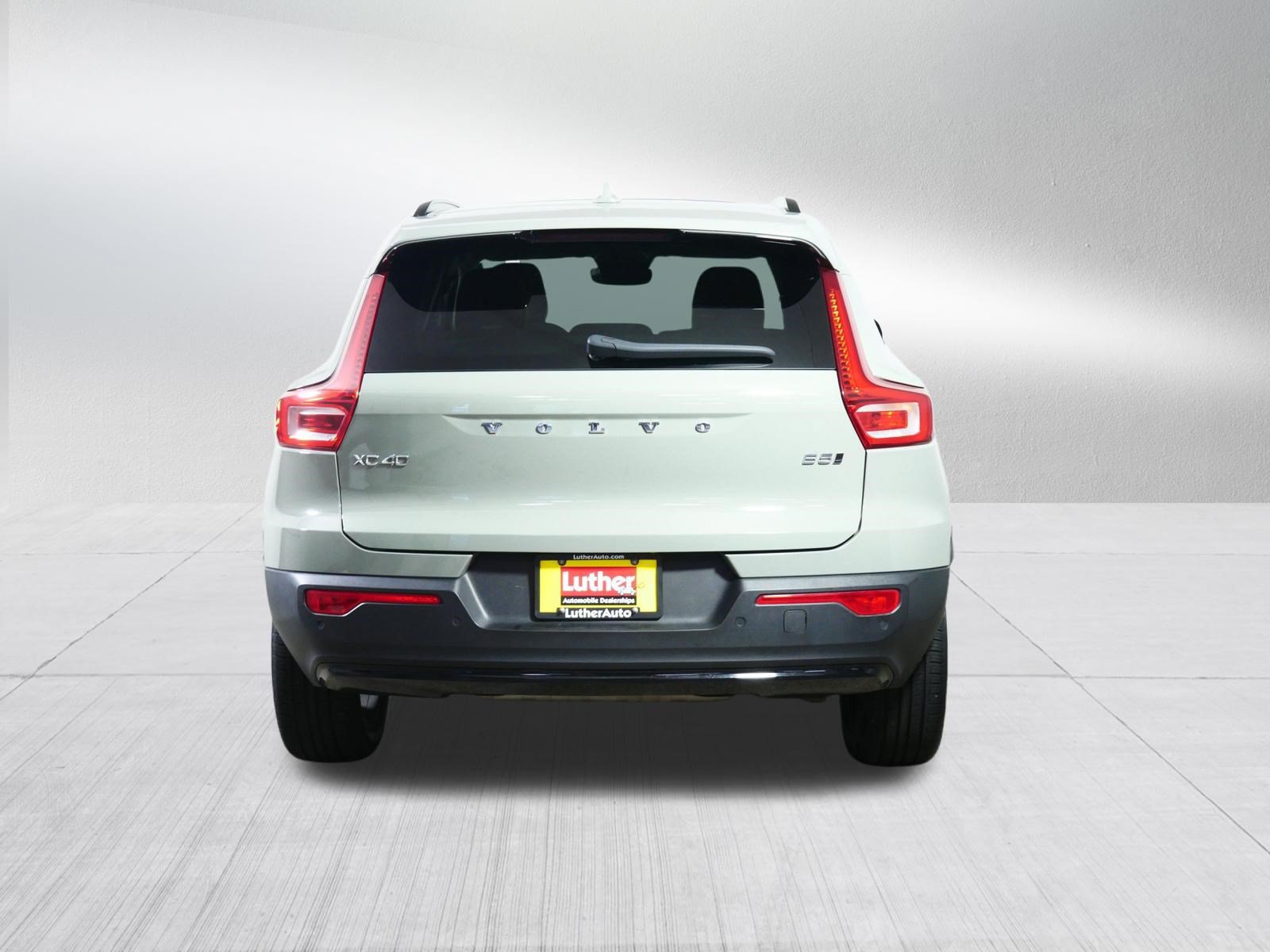 Used 2023 Volvo XC40 B5 Plus w/ Driver Assist Package AWD/4WD image 6