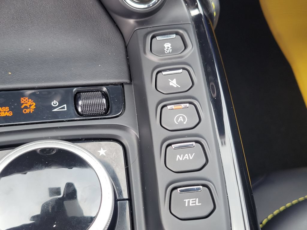 Used 2023 Aston Martin V8 Vantage Coupe RWD image 34