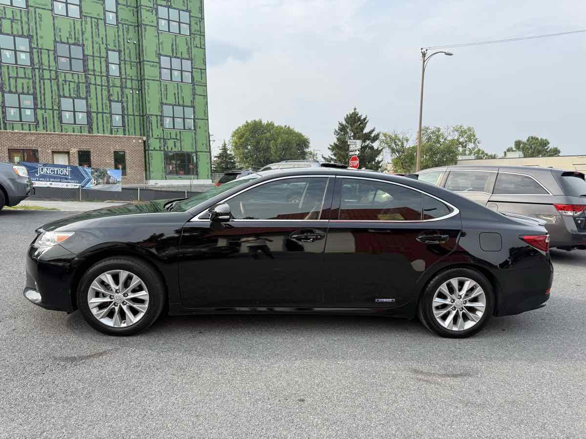 Used 2015 Lexus ES 300h image 4