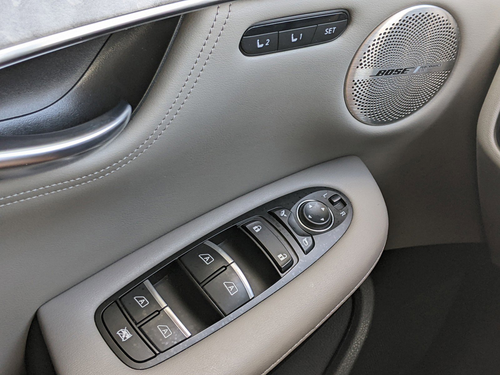 Used 2023 INFINITI QX50 Sensory image 20