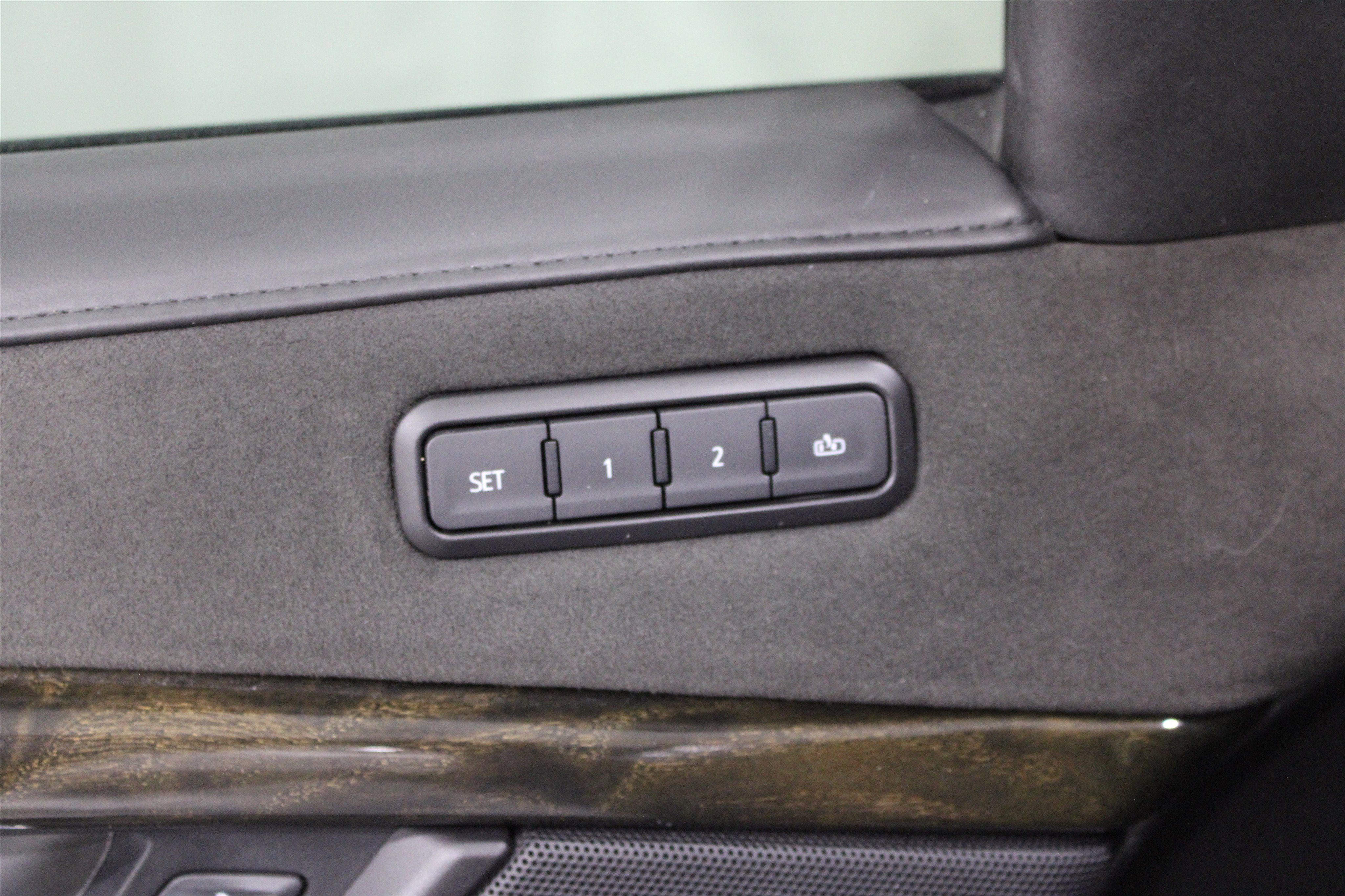 Used 2019 Cadillac Escalade ESV Platinum image 9