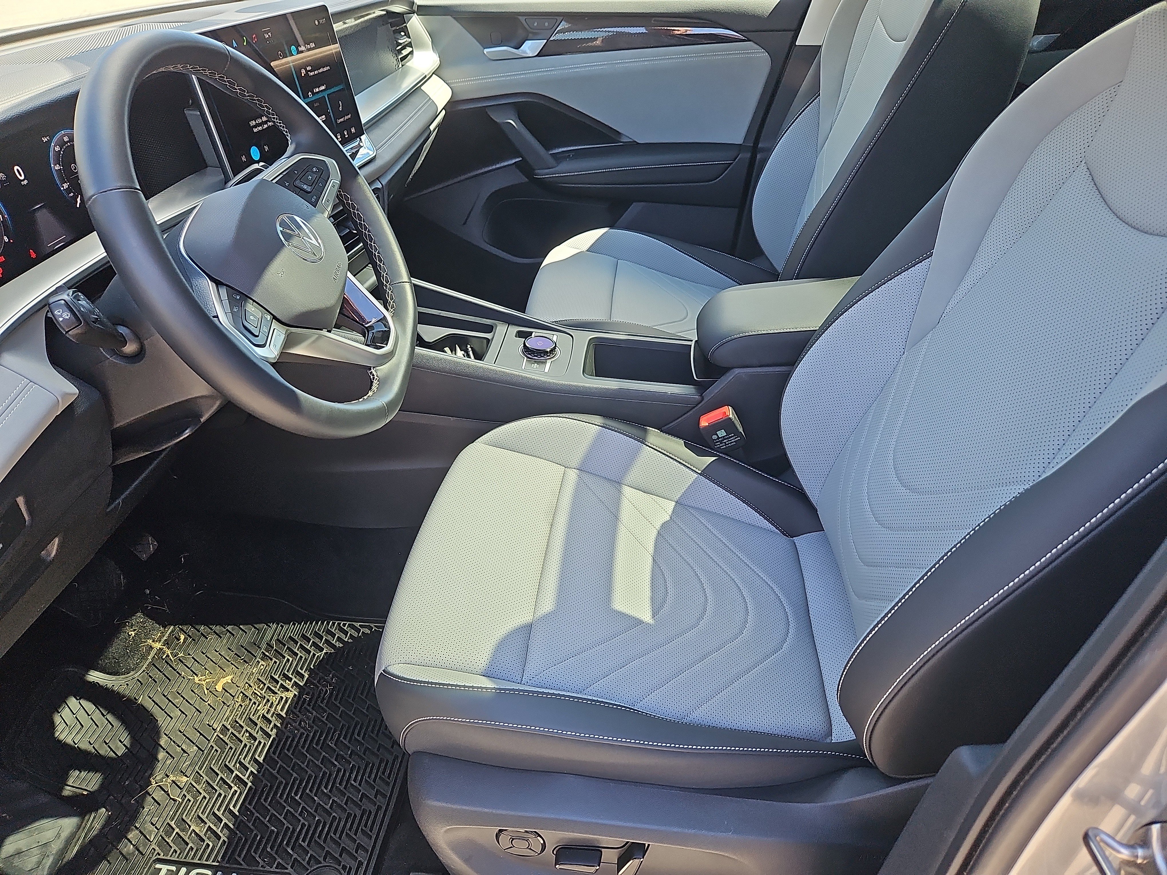 Used 2025 Volkswagen Tiguan SE AWD/4WD image 29
