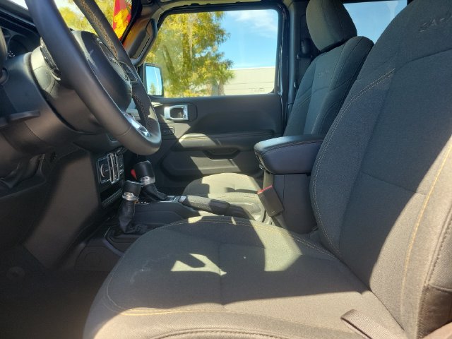 Used 2024 Jeep Wrangler Unlimited Sahara AWD/4WD image 16