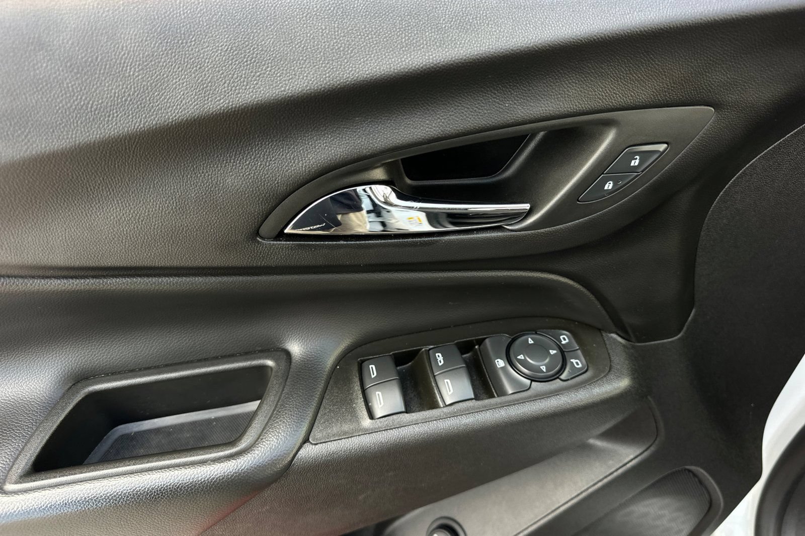 Used 2024 Chevrolet Equinox LT FWD image 11