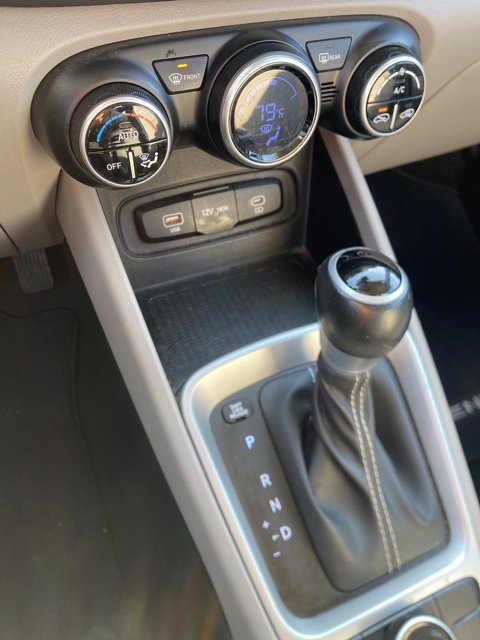 Used 2023 Hyundai Venue SEL image 22