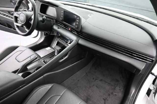 New 2026 Hyundai Elantra SEL Sport FWD image 13