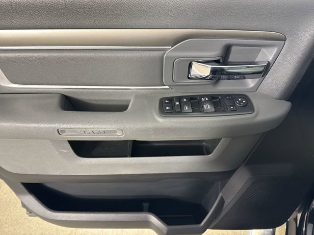 Used 2017 RAM 1500 Classic SLT AWD/4WD image 19