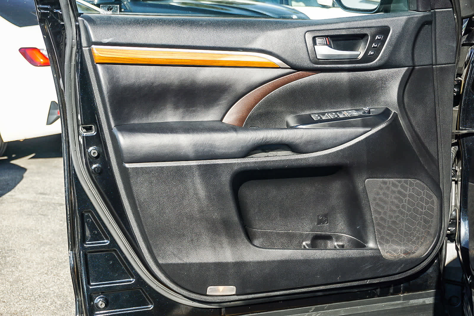 Used 2017 Toyota Highlander Limited image 24