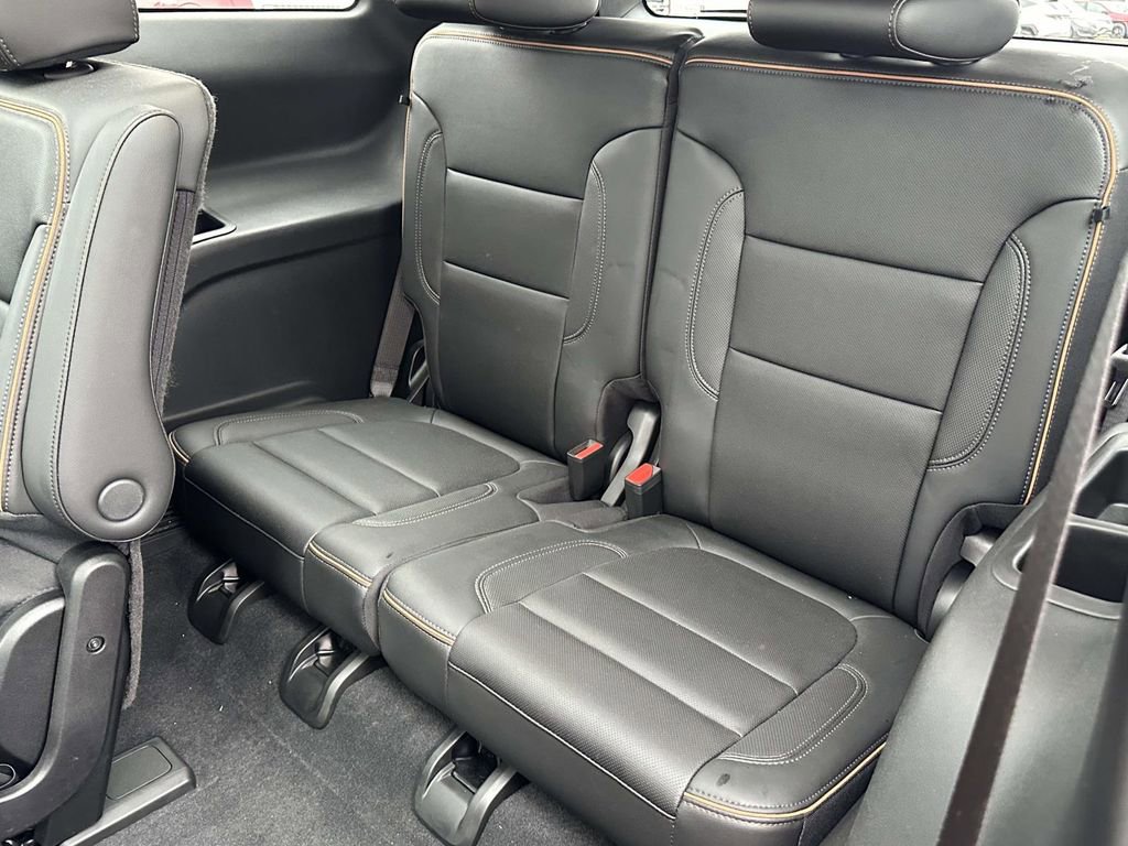 Certified 2022 GMC Acadia AT4 w/ Preferred Package image 12