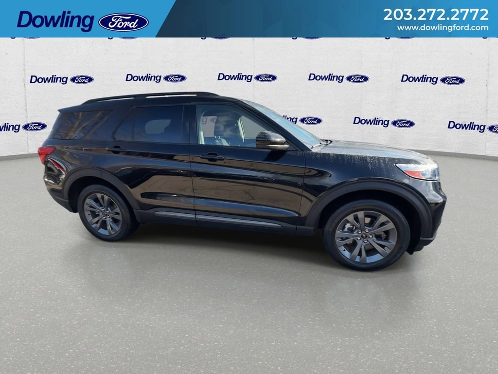 Used 2022 Ford Explorer XLT w/ Equipment Group 202A image 4