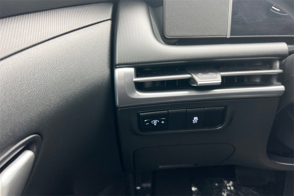 Used 2025 Hyundai Tucson SE image 31