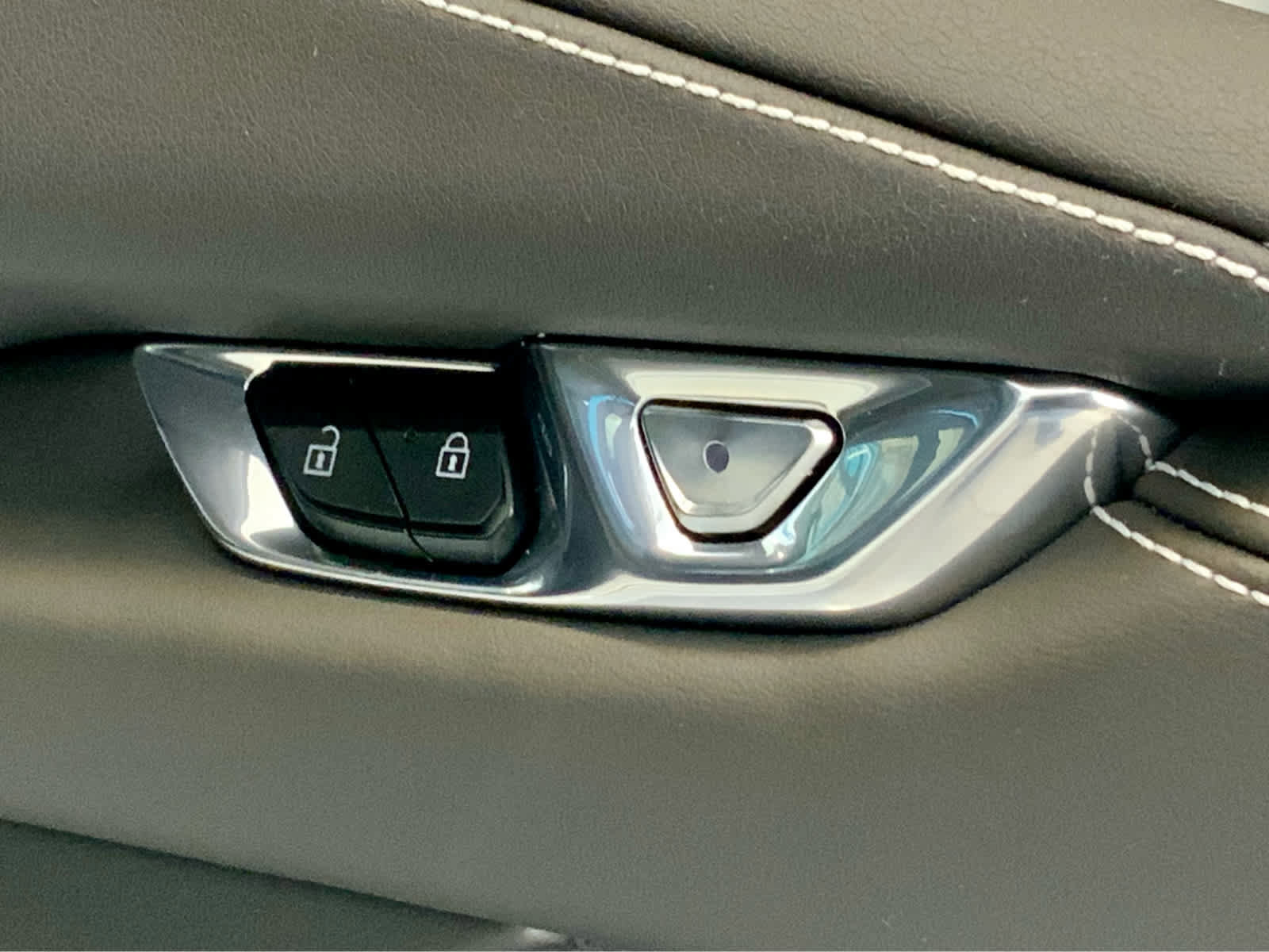 Used 2023 Chevrolet Corvette Stingray Coupe w/ Z51 Performance Package image 39