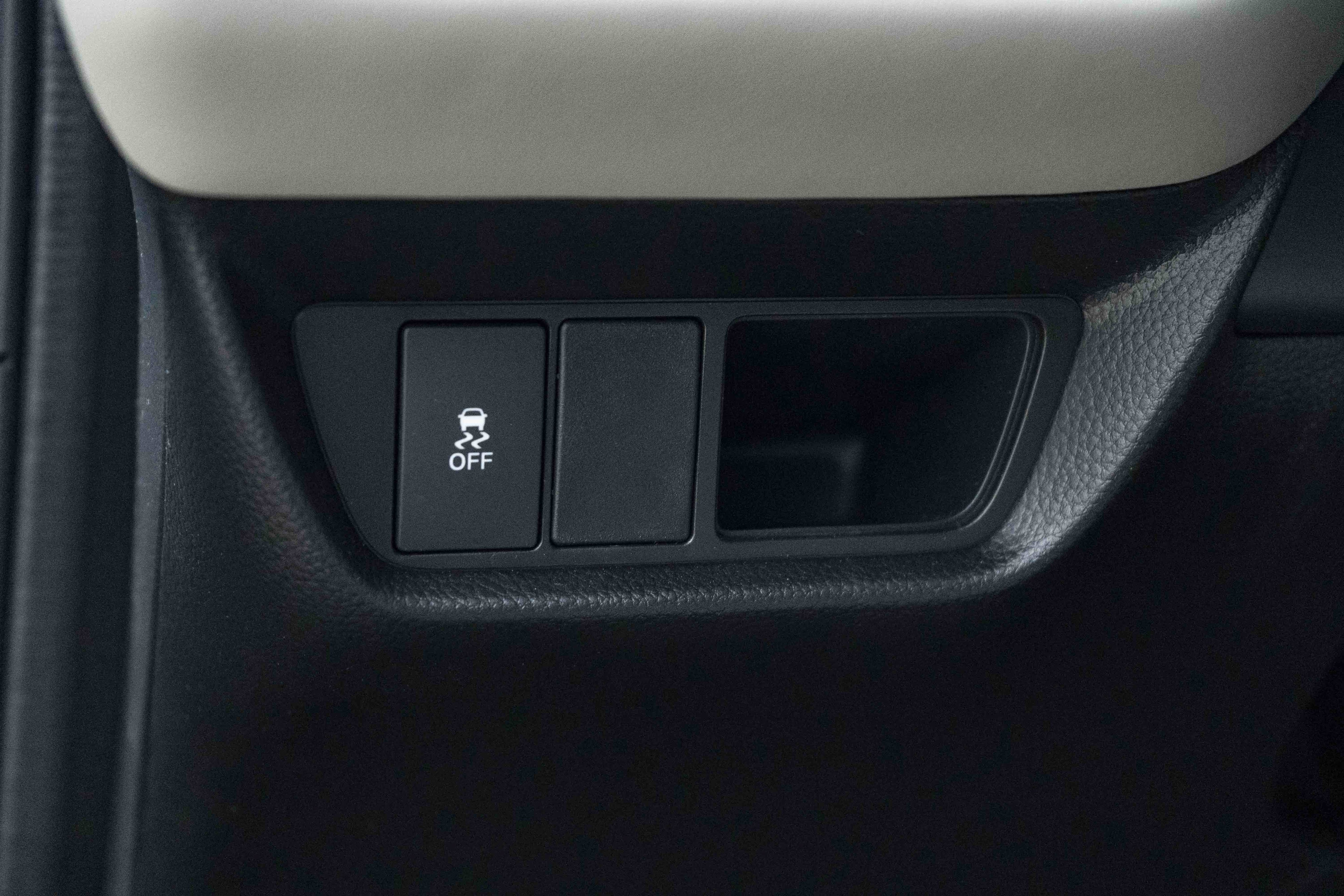 Certified 2026 Honda HR-V LX image 40
