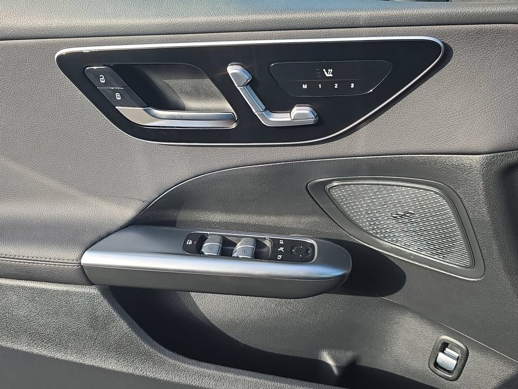 Used 2025 Mercedes-Benz C 300 4MATIC Sedan image 21